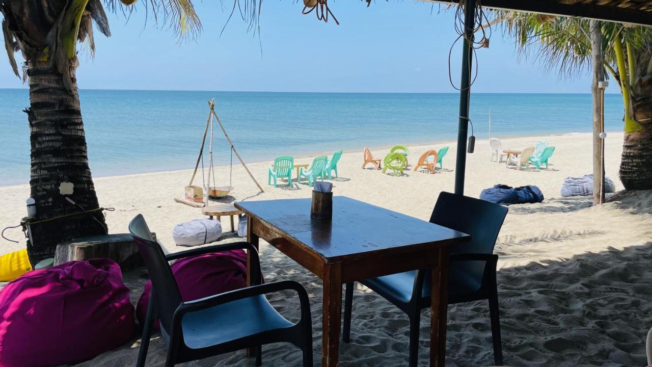 Footprints Beach Resort Agpudlos エクステリア 写真
