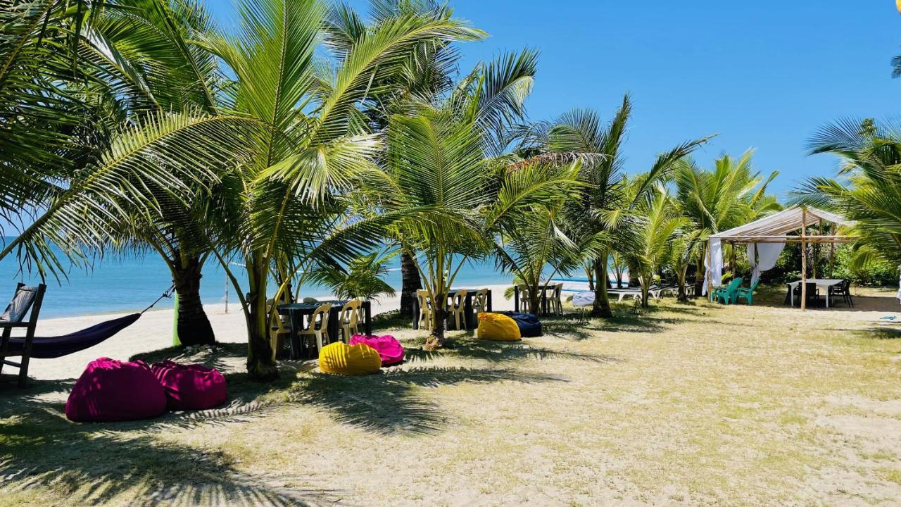 Footprints Beach Resort Agpudlos エクステリア 写真