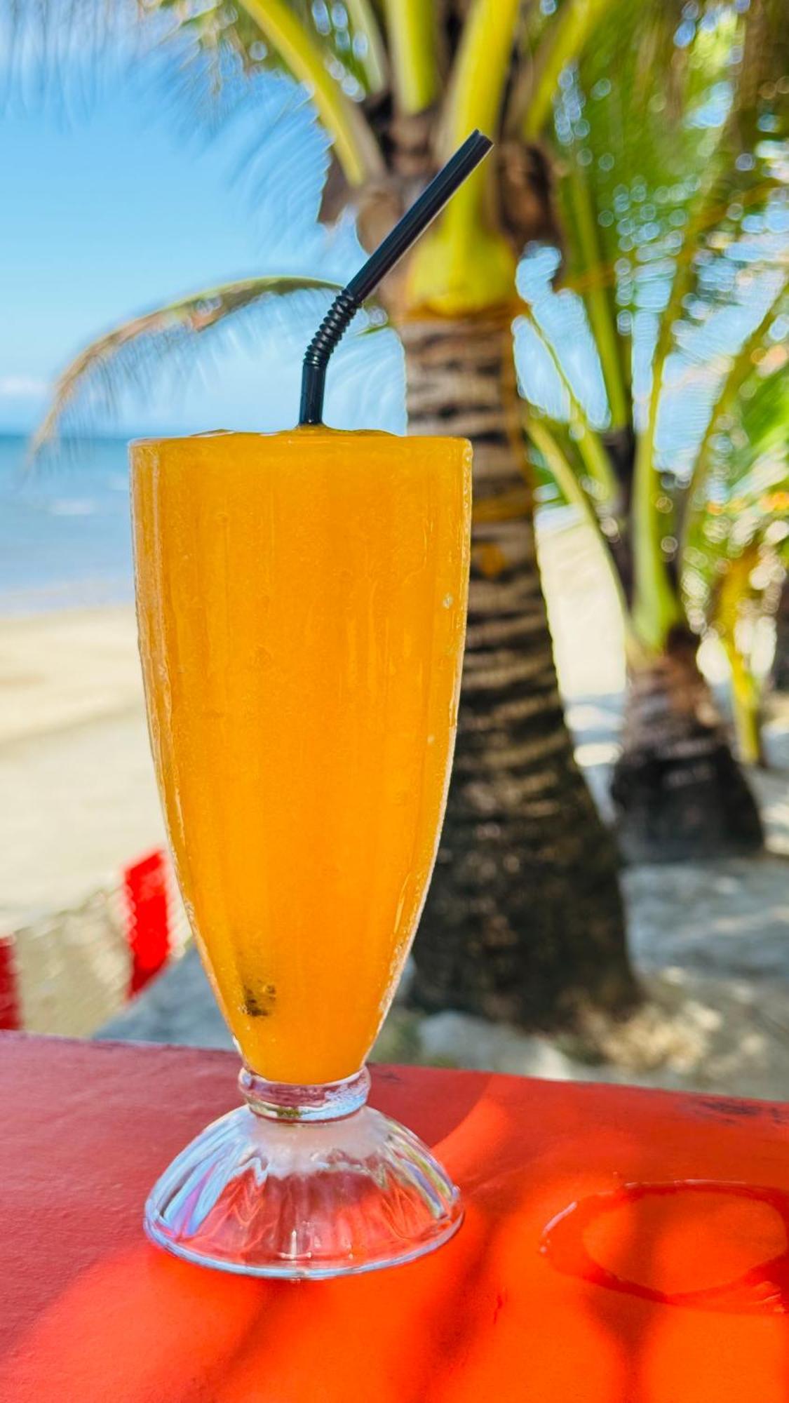 Footprints Beach Resort Agpudlos エクステリア 写真