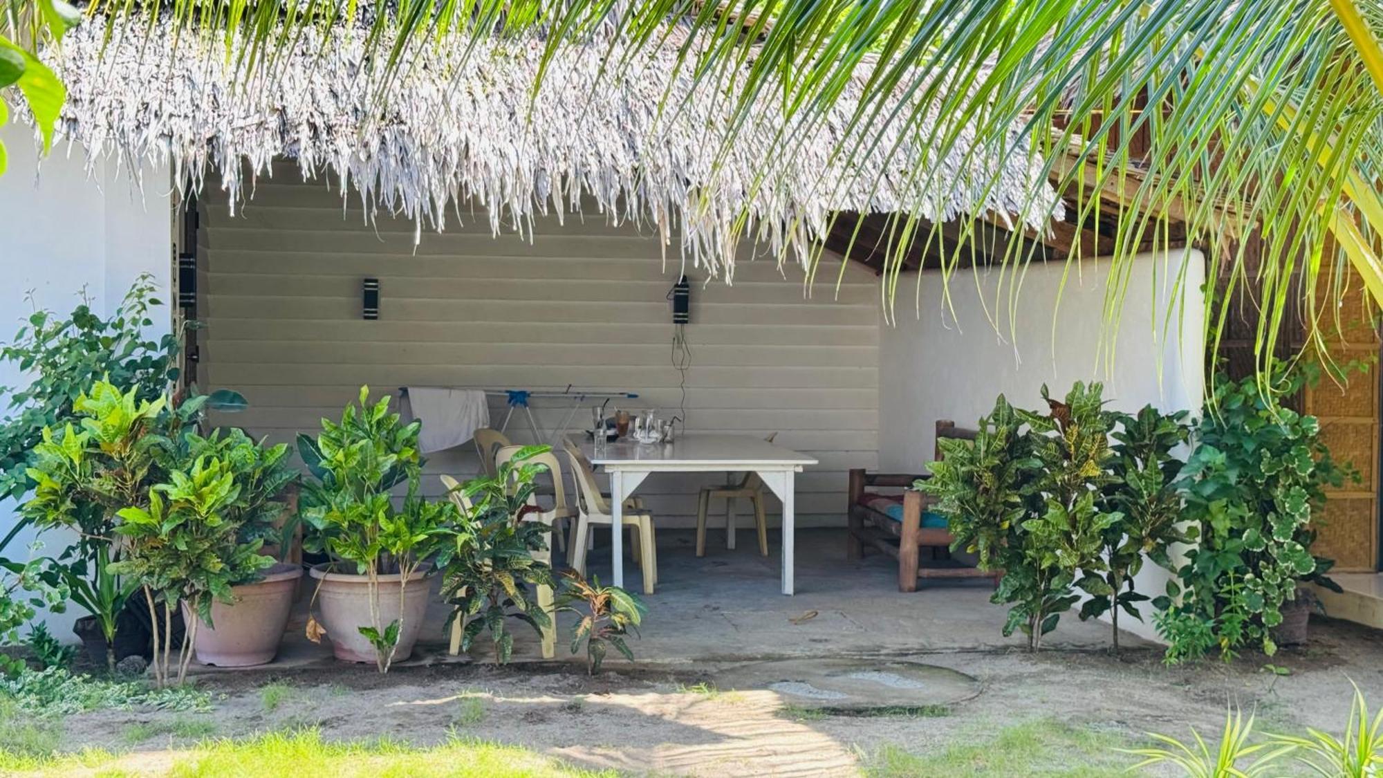 Footprints Beach Resort Agpudlos エクステリア 写真
