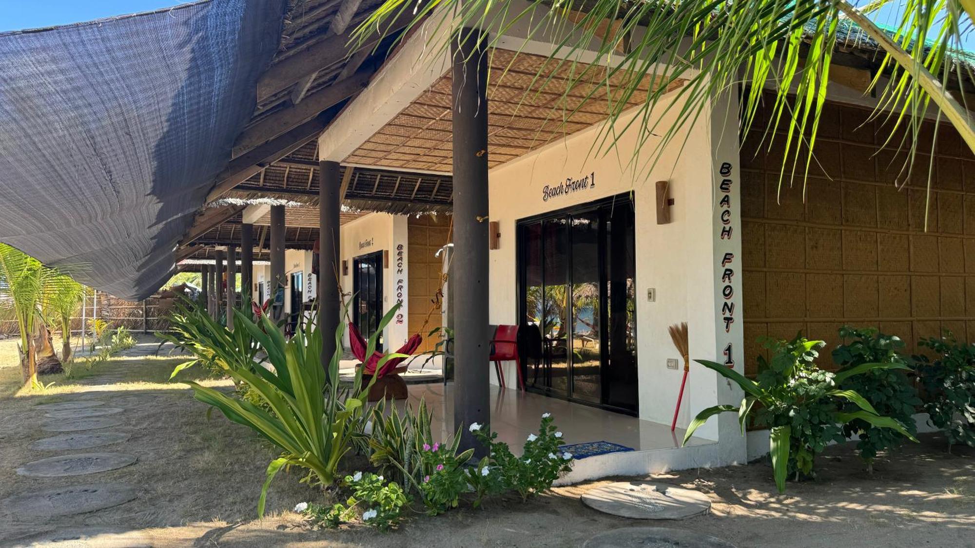 Footprints Beach Resort Agpudlos エクステリア 写真