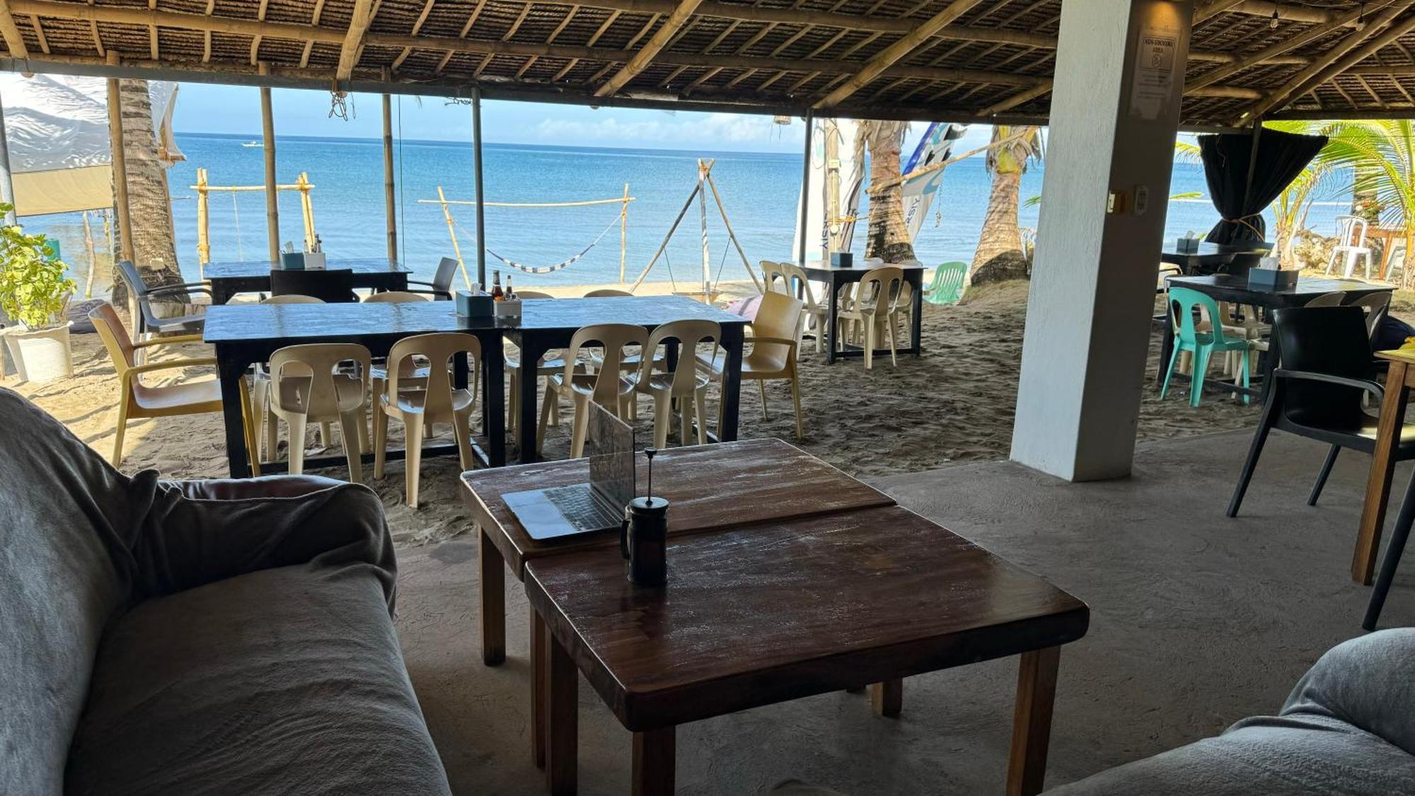 Footprints Beach Resort Agpudlos エクステリア 写真